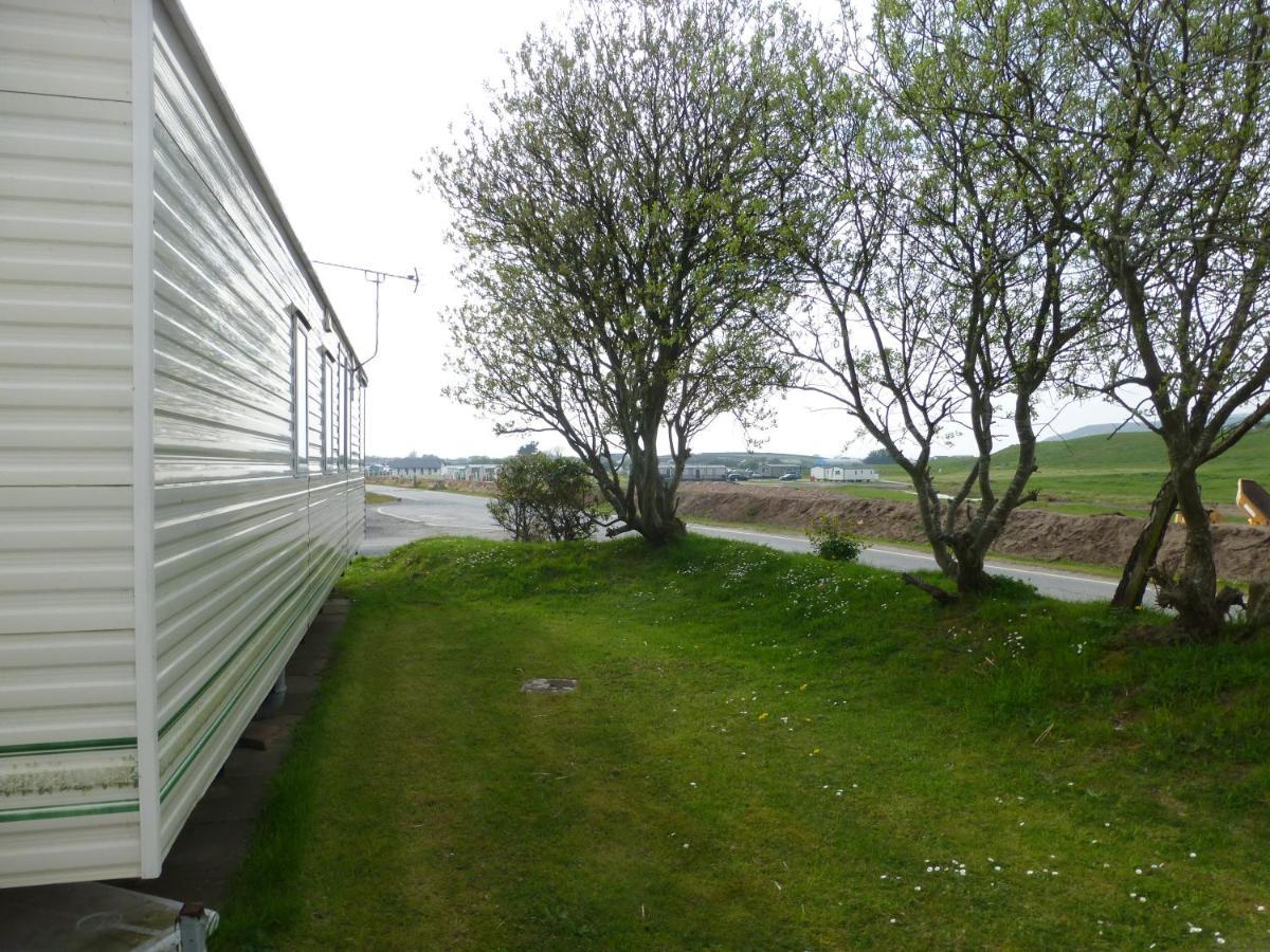 Отель 73 Port Haverigg Милом Экстерьер фото